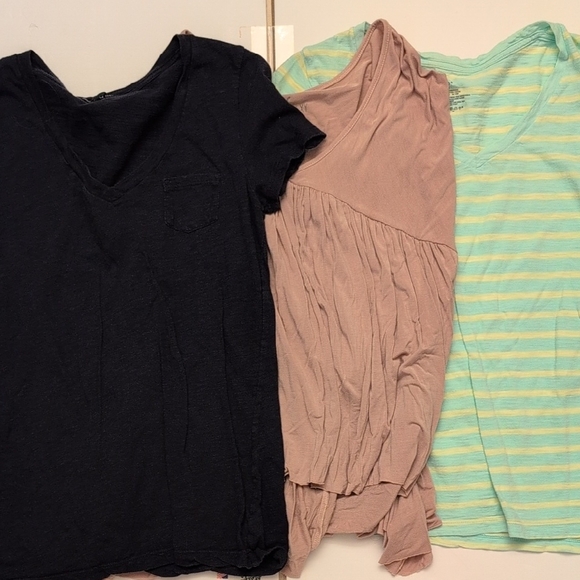 Lot of 11 Casual Mixed Women’s Shirts Tops Tanks Bundle Solid Stripes - Size S - Picture 5 of 6